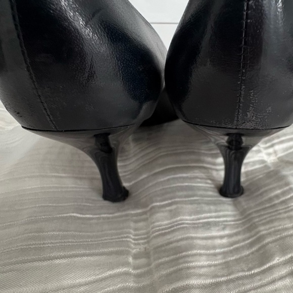 STUART WEITZMAN kitten heel pumps size 8.5 black bow at the toe timeless chic - Picture 4 of 7